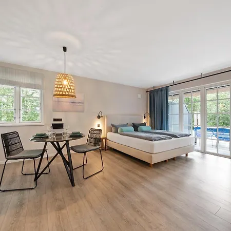 Apartament 6 *