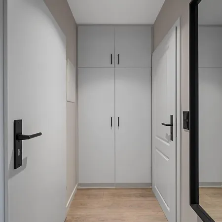 Apartament 6 *